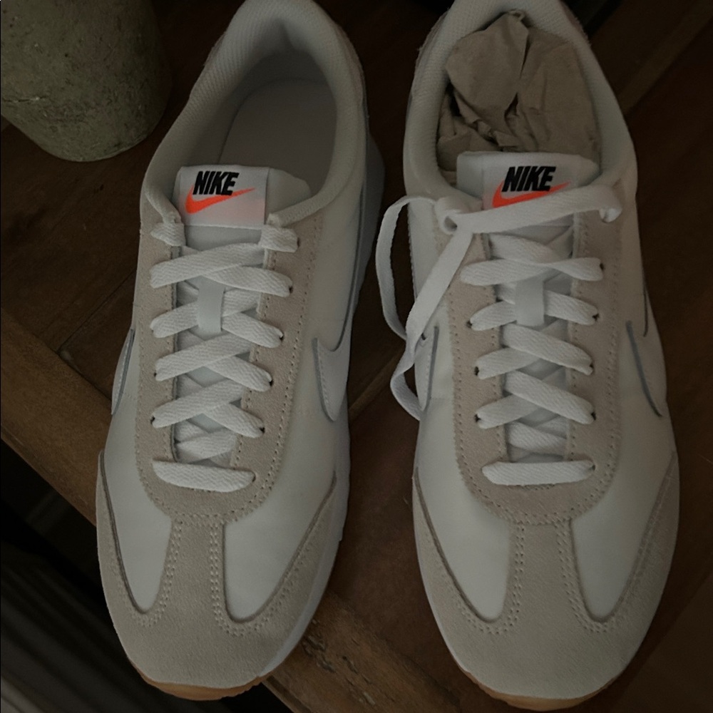 Nike womans White and Beige Sneakers- brand new !! Never worn . Comes with box. - Picture 2 of 5